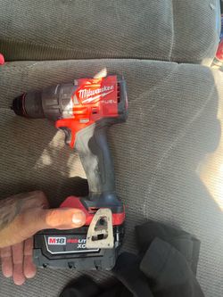 Milwaukee fuel drill batter and charger