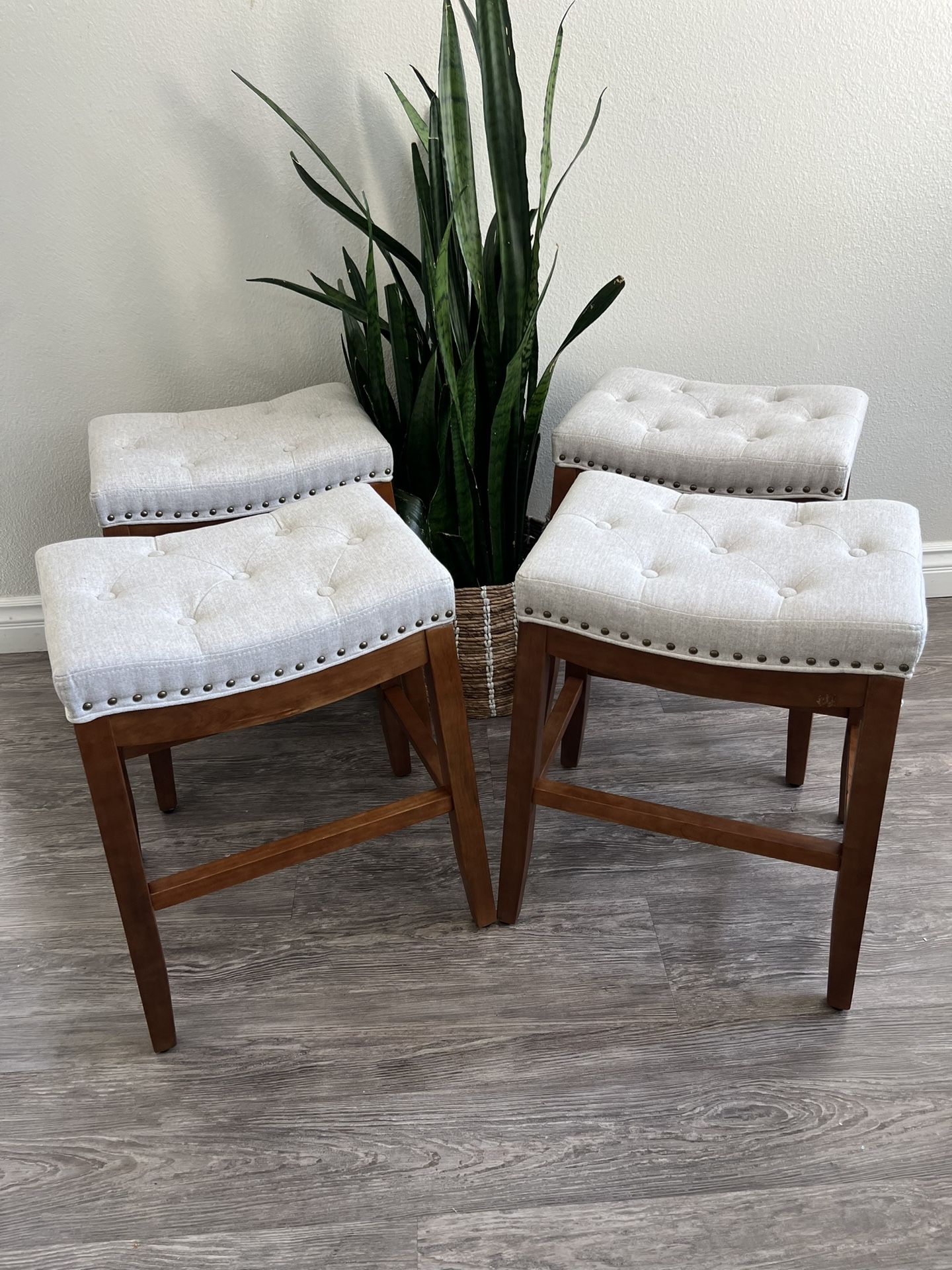 Bar Stools Set of 4, 24 Inch Fabric Counter Height Bar Stools, Saddle Barstools for Kitchen Island with Nailhead Trim Tufted Button, Light Beige Gray