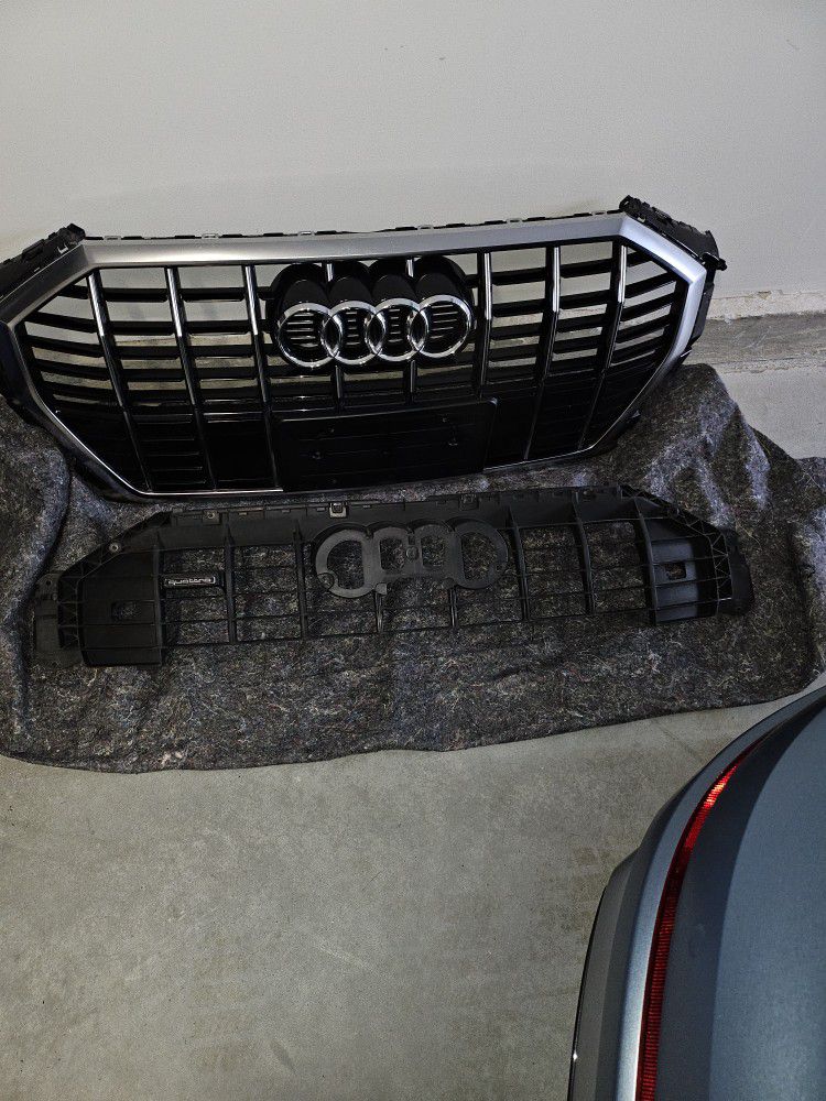 Audi Q3 Grille w/ Inner Structure Quattro Badge