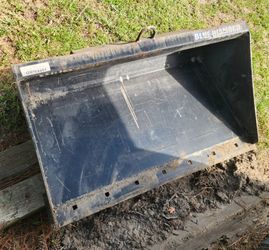 Mini skid bucket
