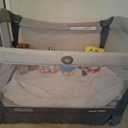 Graco Pak & Play play pen...great condition....girl or boy 0-2 years