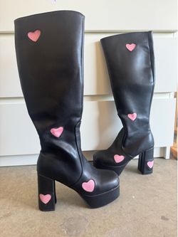 💖 PLATFORM BOOTS WITH PINK HEARTS 💖