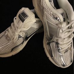 Niké Zoom Vomero 5 With Fluffy Laces 