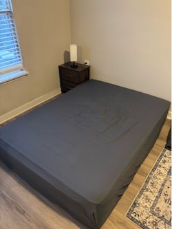 GT grad sale-Full size mattress with new duvet cover set and pillows