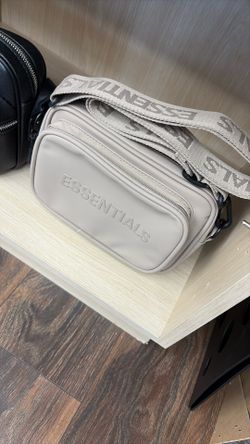 Essential Shoulder Bag