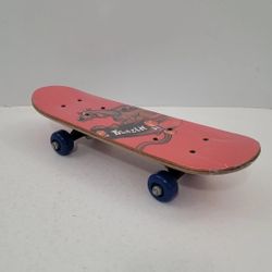 Scooby-Doo Kids Skateboard Blazin' New!