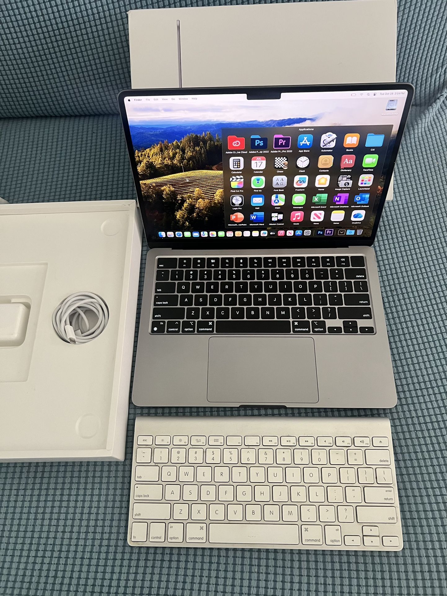 MacBook Air M2 Final Cut Logic Pro Photoshop Premiere Office 