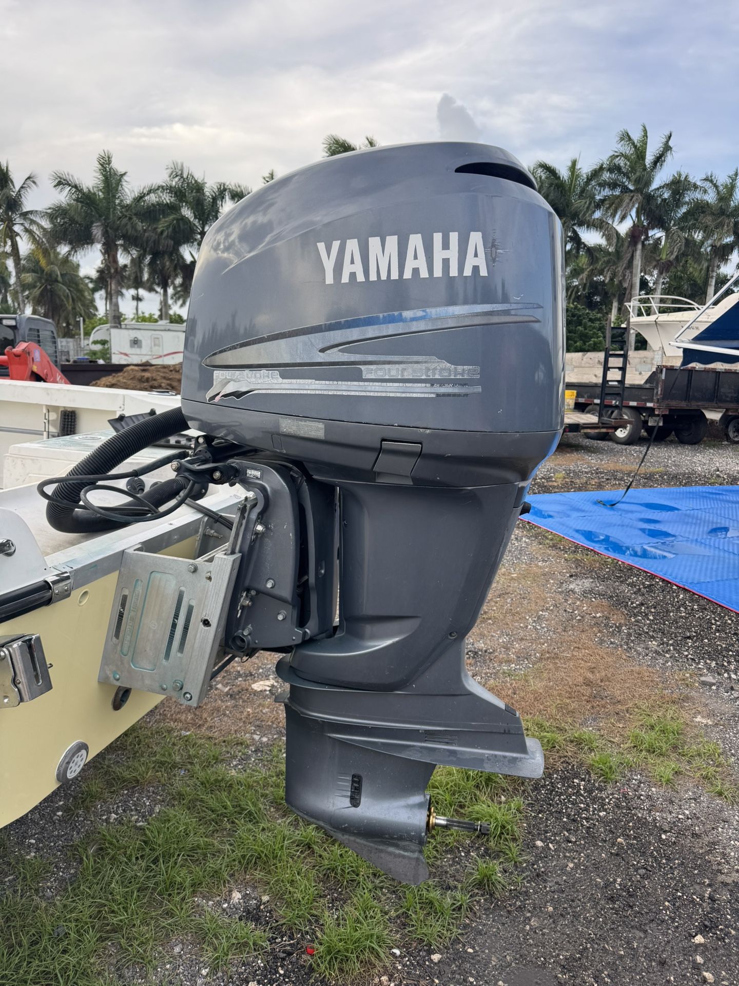 Yamaha F225