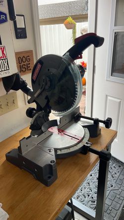 Compound miter saw