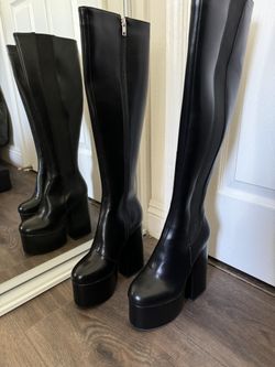 BRAND NEW NEVER USED BLACK PLATFORM HEEL BOOTS
