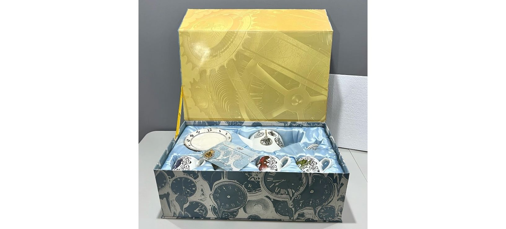Alice Through The Looking Glass Fine China Tea Set LE of 3000 NEW