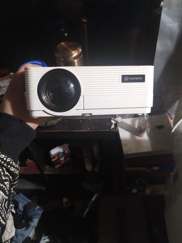 Vankyo Projector 