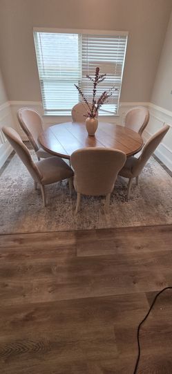 7pc Klaussner Round Dining set