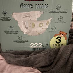 Kirkland Size 3 Diapers 