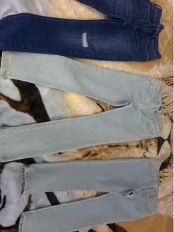Jeans de niñas uno size 7,años uno size 8 y obscuro size 10