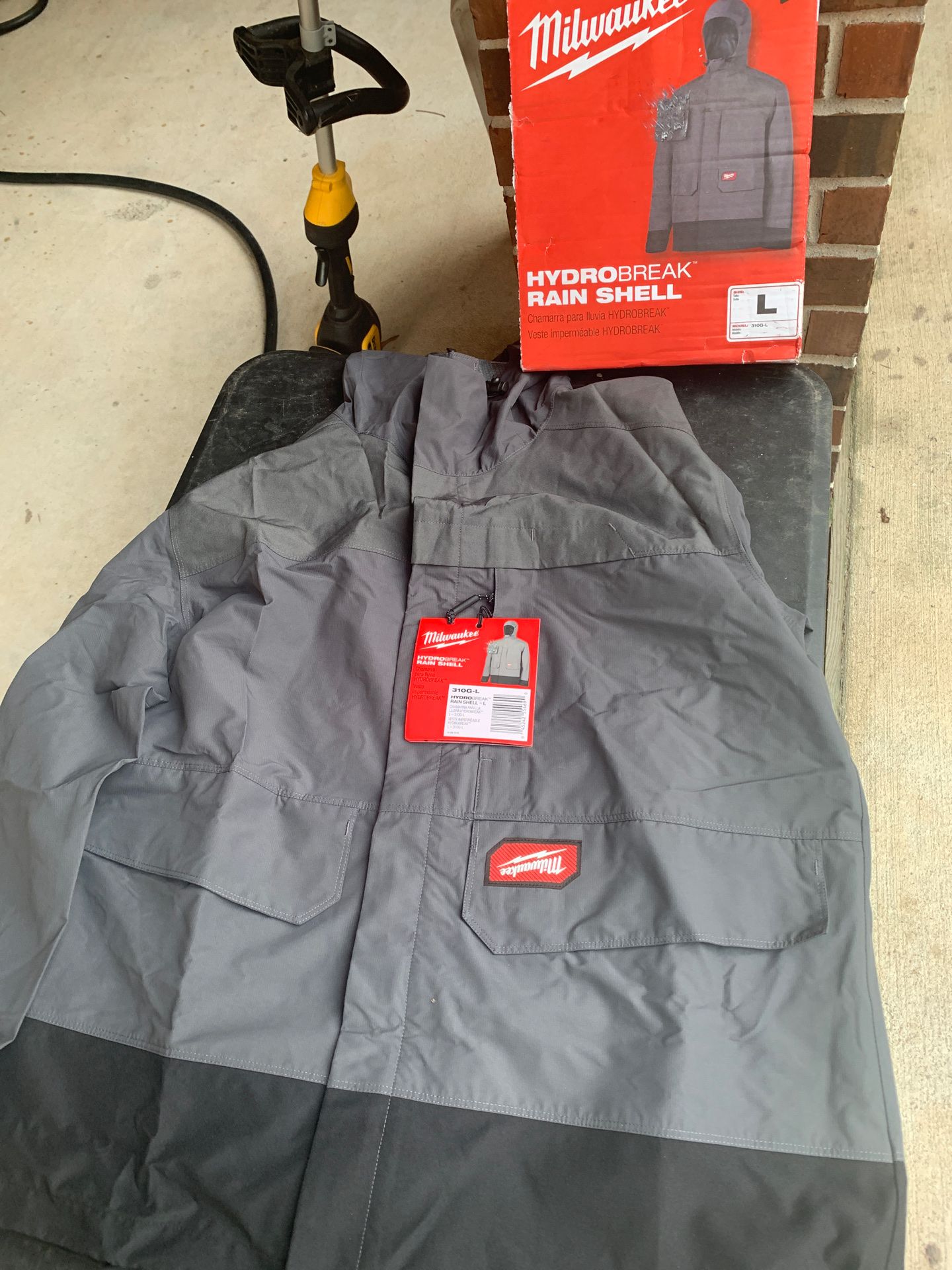 Milwaukee hydrobreak rain shell