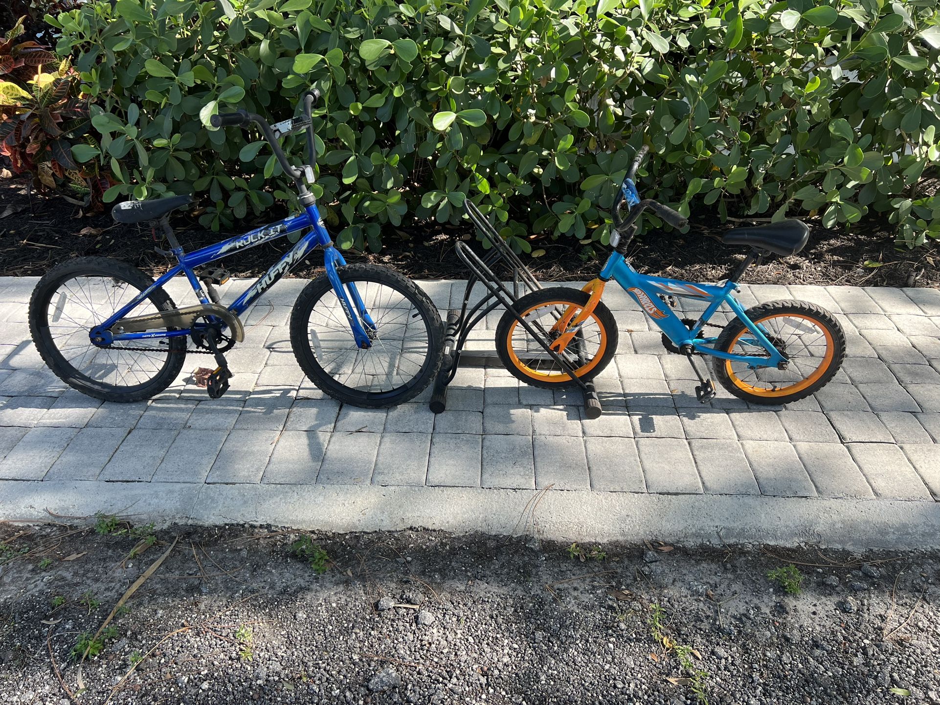 2 Kids Bicycles w/bike Rack
