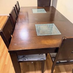 Expandable 6 /4 chairs dining table