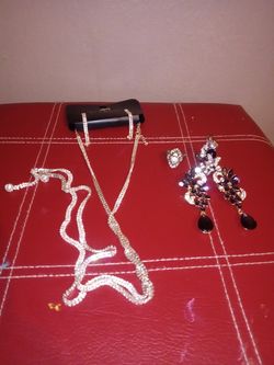 New necklace with matching earings, 2 rings and 1 pair of earings