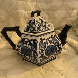 Blue& White Tea Pot. Port Saint John