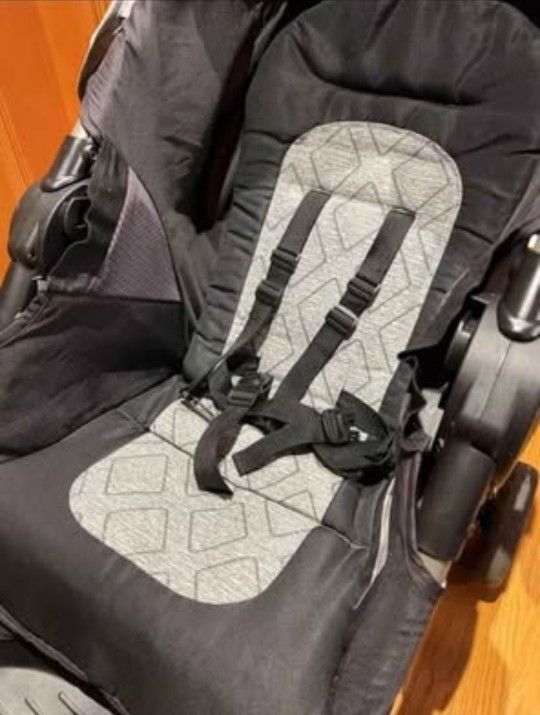 Graco stroller and infant car seat