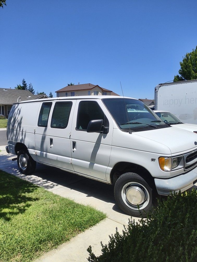 2000 Ford E250 Econoline Hablo Español