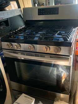 New Stainless Steel Gas Range with 5 Burners
