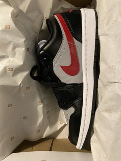 Women’s Nike Dunks low 6.5