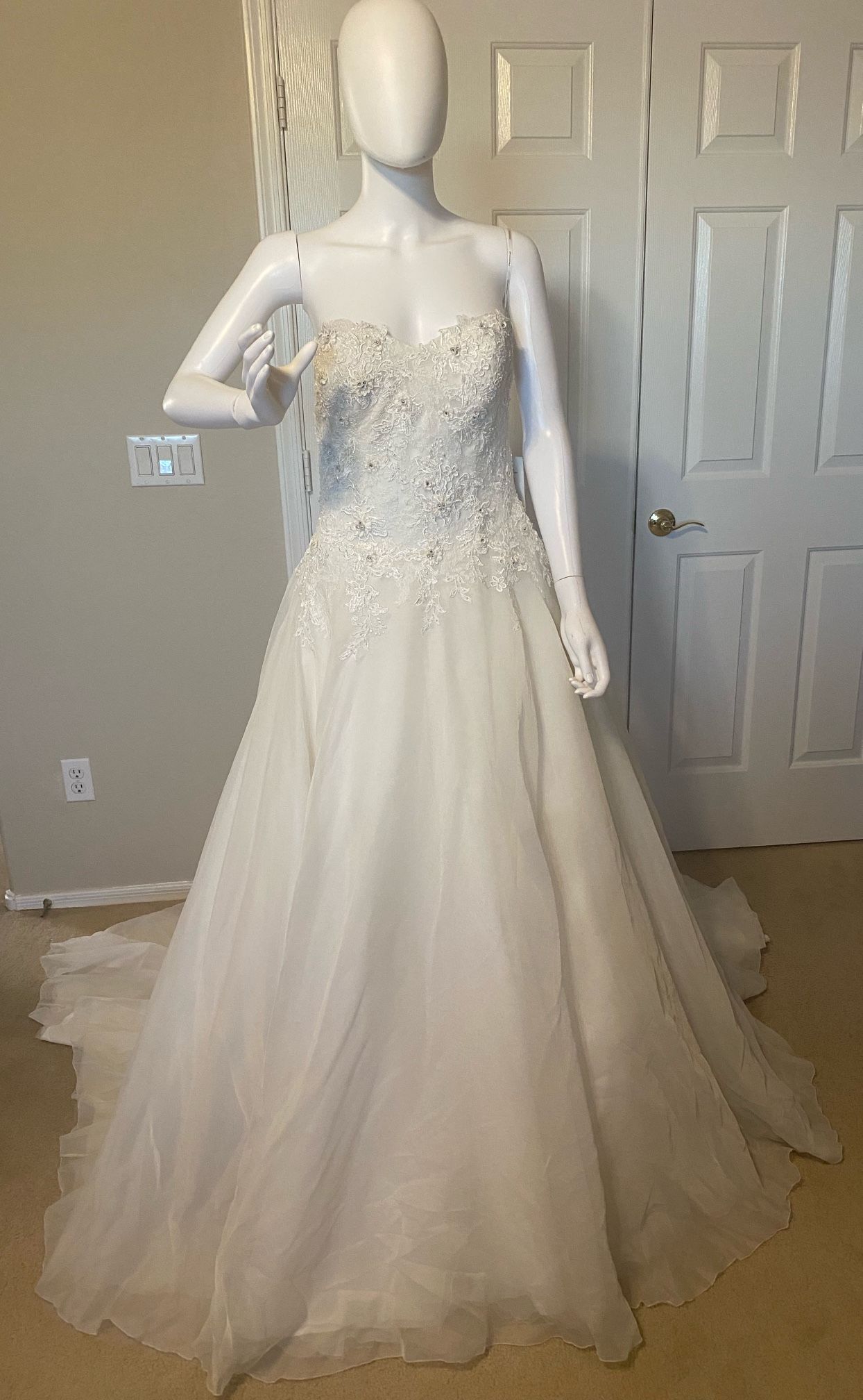 Brand New Pronovias Off White Wedding Dress 