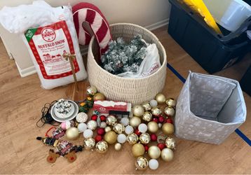 Moving out sale! Christmas Decor Bundle!