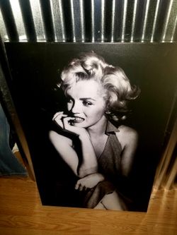 Marilyn monroe canvas picture..size 3ftx2ft..Like New