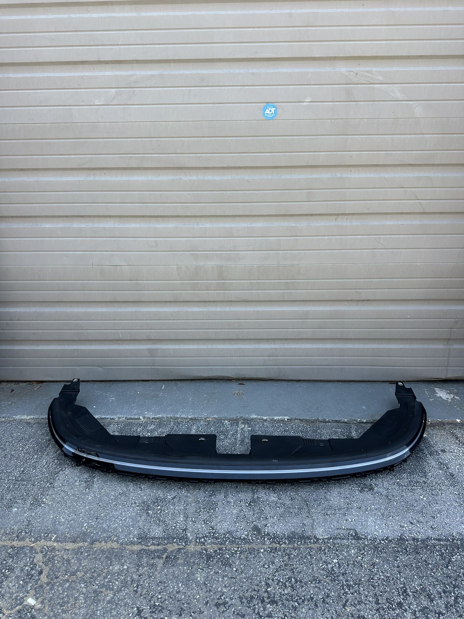 HYUNDAI KONA OEM CENTER DAYTIME RUNNING LIGHT DRL 2024