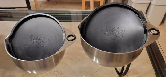 Pampered Chef Stainless Steel Mixing Bowls & Lids - Set of 2 (4 Qt & 6 Qt)