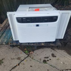 Frigidaire 18000 BTU Air Conditioner 