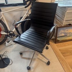 Black Swivel Computer Chair