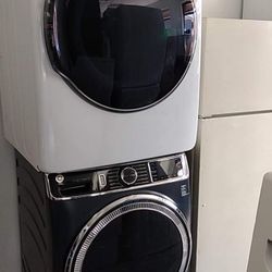 GE Washer And Samsung Gas Dryer Jumbo Size Set For $880
