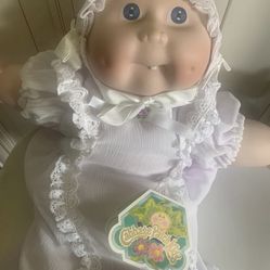 Limited Edition 1985 16" Cabbage Patch Doll Jennif Alice #4890.  Comes with Certificates  