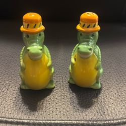Ceramic Alligators  Salt & Pepper Shakers