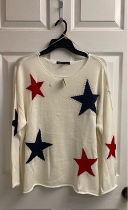 Brand new white distressed stars design sweater size PXL