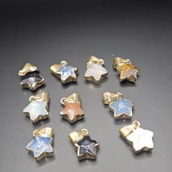 Beautiful small gold tone cristal star pendants!