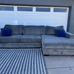 Living Spaces Sectional Sofa Couch Sala 