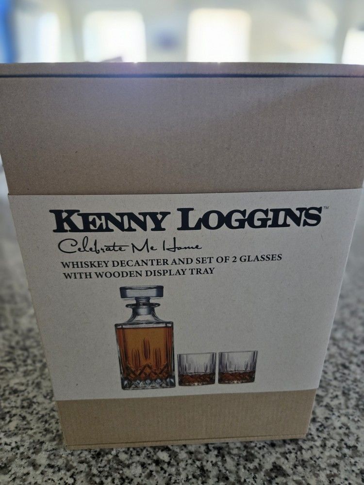 Whiskey Decanter With 2 Glass Cups