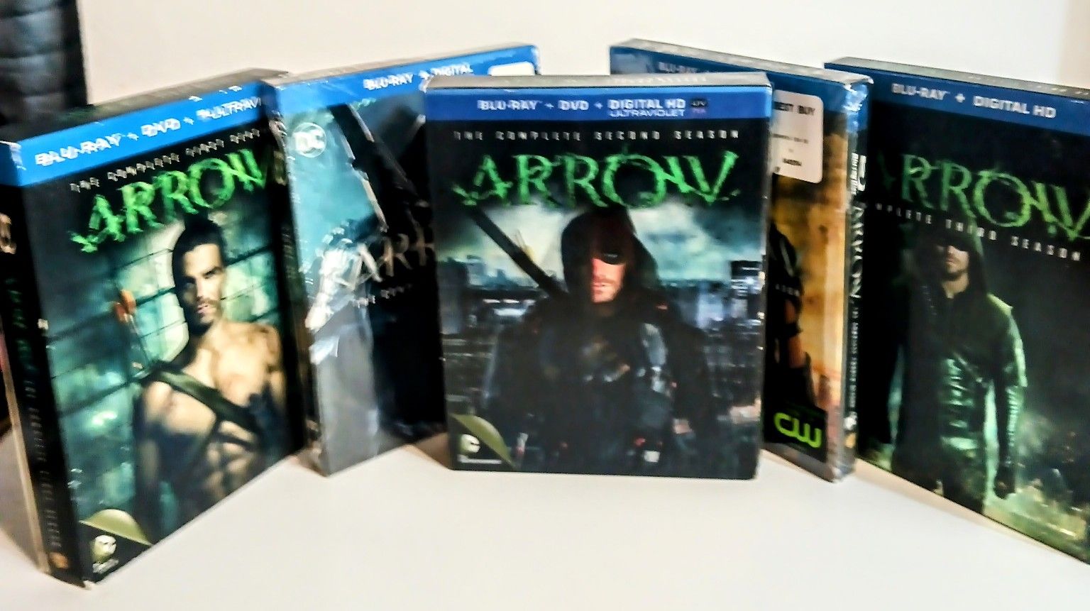 DC Comic's Arrow Series Blu-Ray DVD Digital Ultraviolet Seasons 1-5 Complete