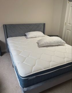 Bedding sets and night stand