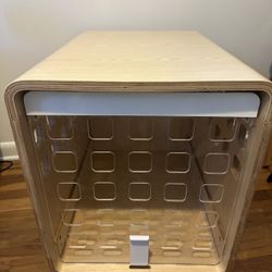 Small Fable Dog Crate, Like New! 