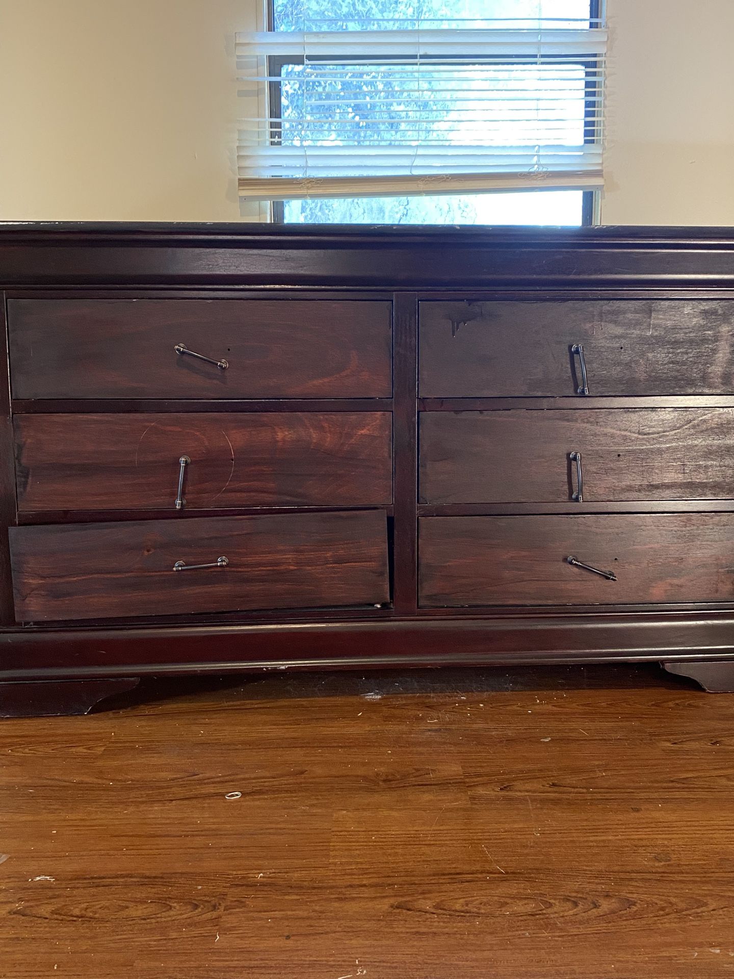 Need Screws For The Handles Other Than That Everything Is In Good Condition