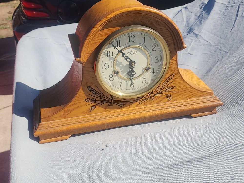 Wooden Wind Up Desk Mantle Clock With Key