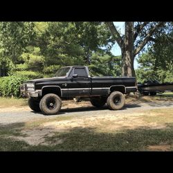 81 K10 longbed 305/manual trans 4x4 (1 ton axles) 