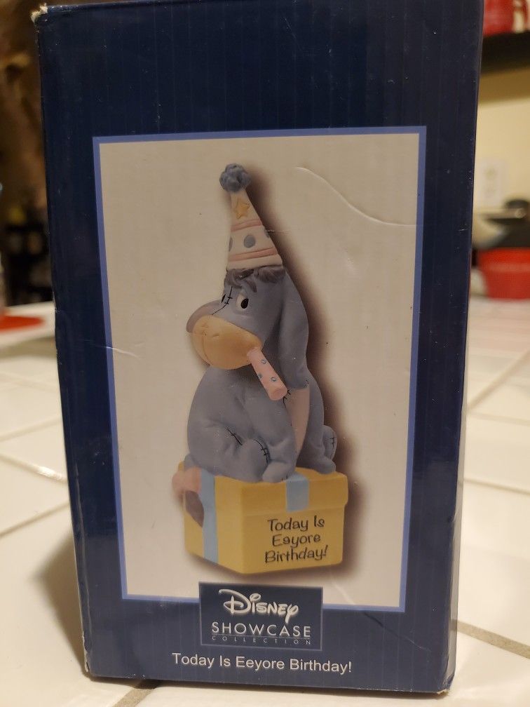 Disney Showcase Pooh Eeyore Brirthday Figurine