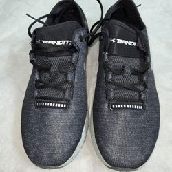 NEW Mens Size 10.5 Under Armor Black And Gray NWOT
